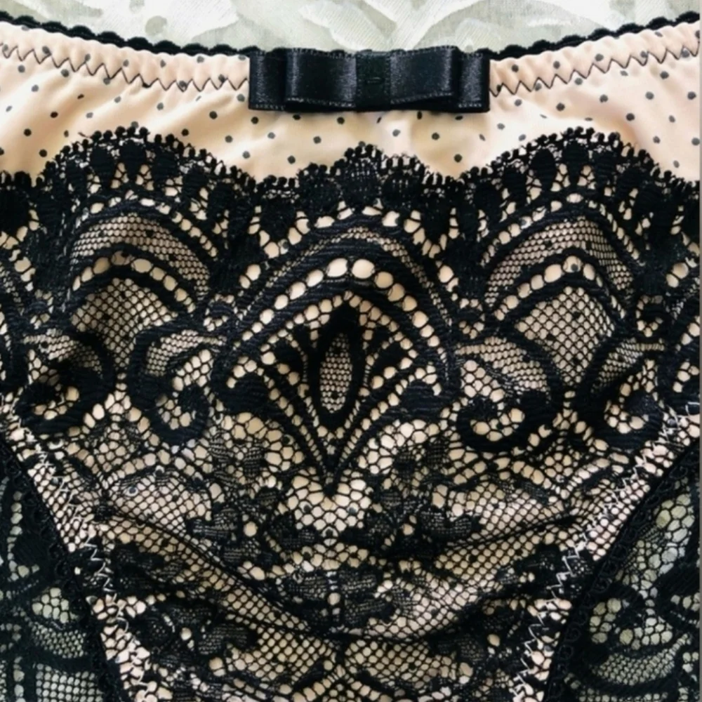 Kleo ✨️ Elegant Lace Lingerie Set in Pink and Black